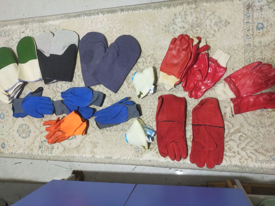 Продам перчатки,краги, респираторы.