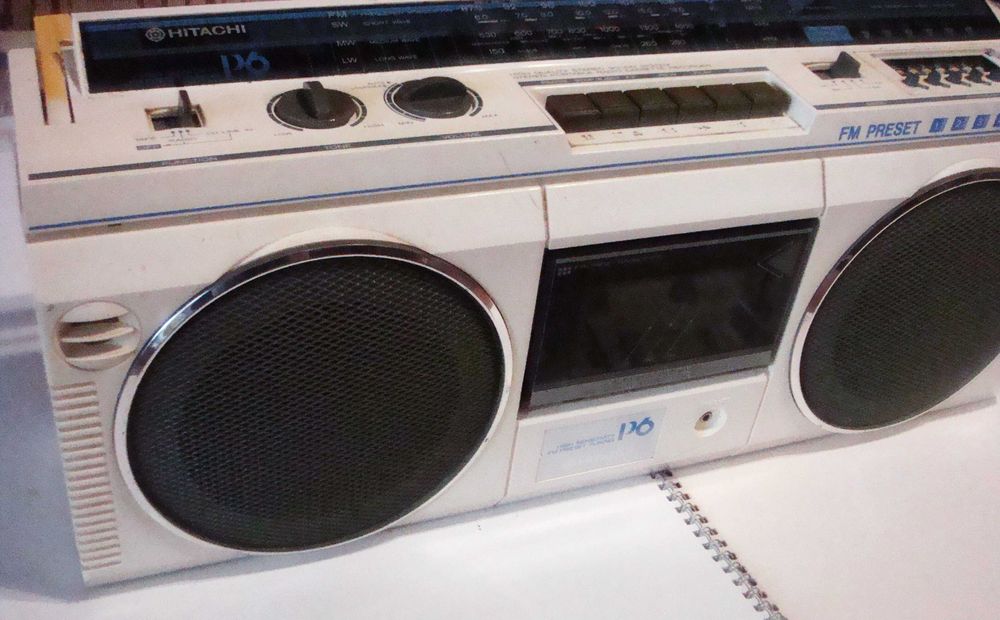 употребяван радиокасетофон Hitachi P 6 .