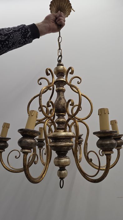 Aplica  3 picioare si lustra