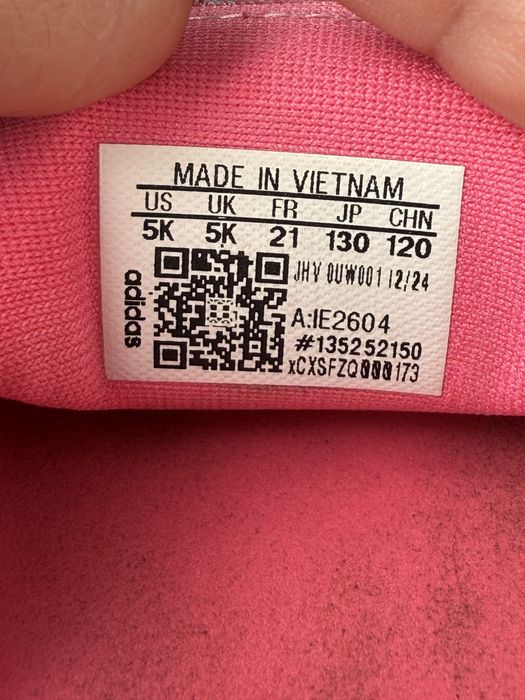 Маратонки и сандали Adidas