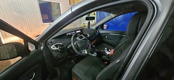 Vând Renault Megane Grand Scenic