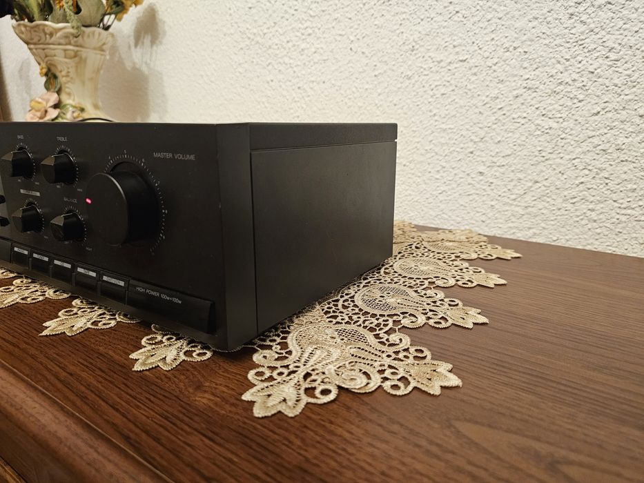 Vand amplificator Sansui A-3100 cu priza Europa