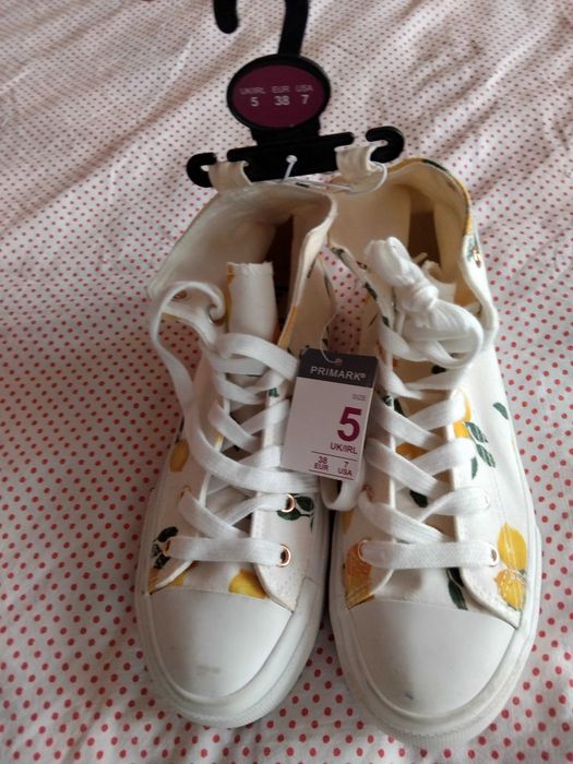 Дамски кецове ,нови ,с жълти плодове