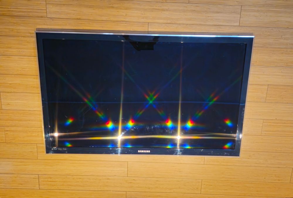 Телевизор Samsung Series 5 46'' 1080p HD LED LCD с оригинална поставка