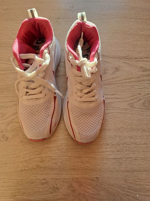 Сникърси Найк 38