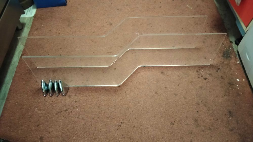 Rafturi plexiglas
