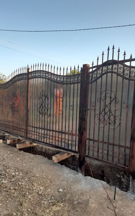 Executam porti din fer forjat din sipca metalică stil jaluzele