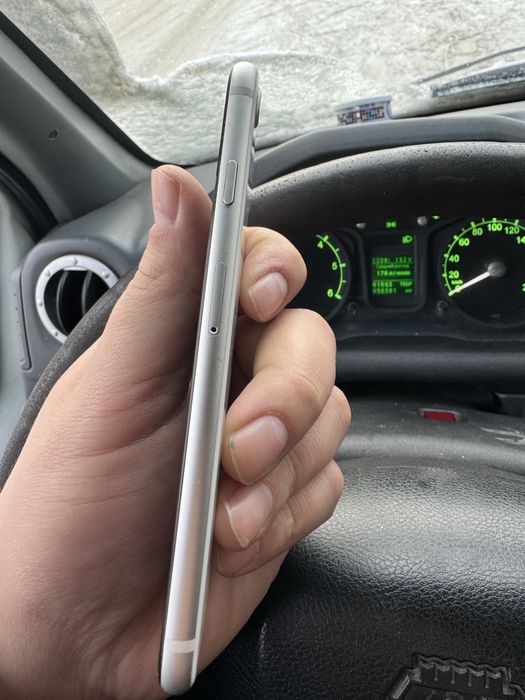 iPhone SE 2020 год