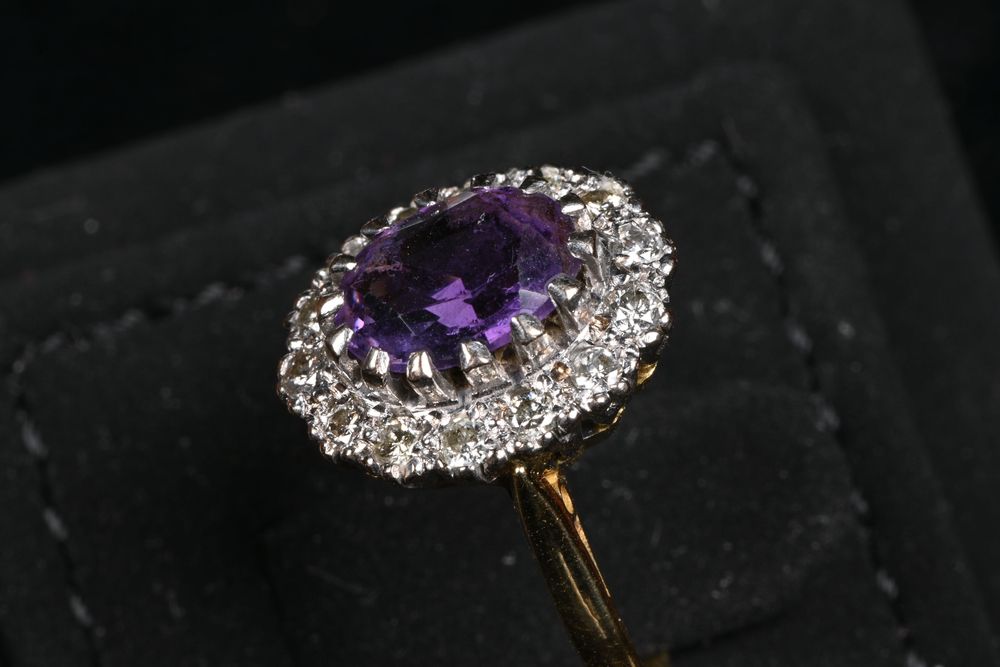 Златен Пръстен 18к (750) и Платина с Аметист и 14 диаманта, Размер 53