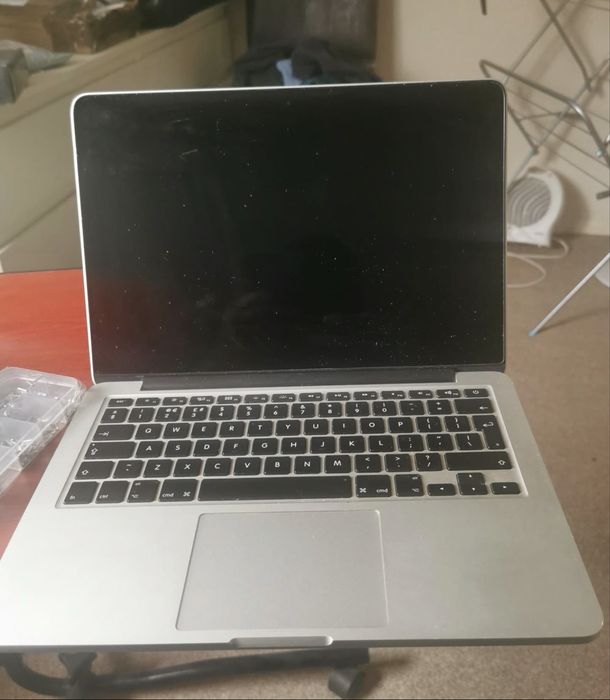 Apple Macbook Pro 13” 2015 A1502 nu functioneazǎ