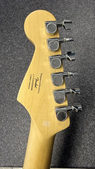 Chitara electrica Squier (by Fender) Stratocaster in stare perfecta