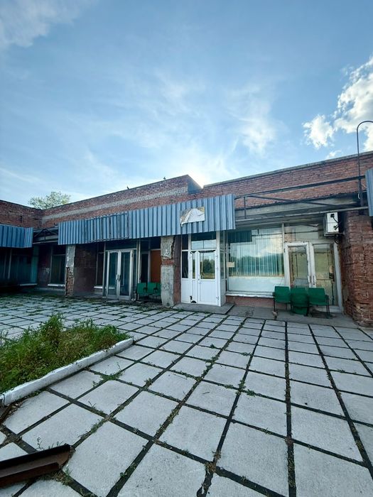 В продаже два магазина в Тарханке