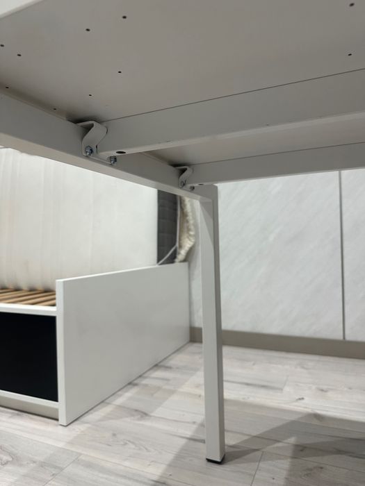 Стол белый 70х140