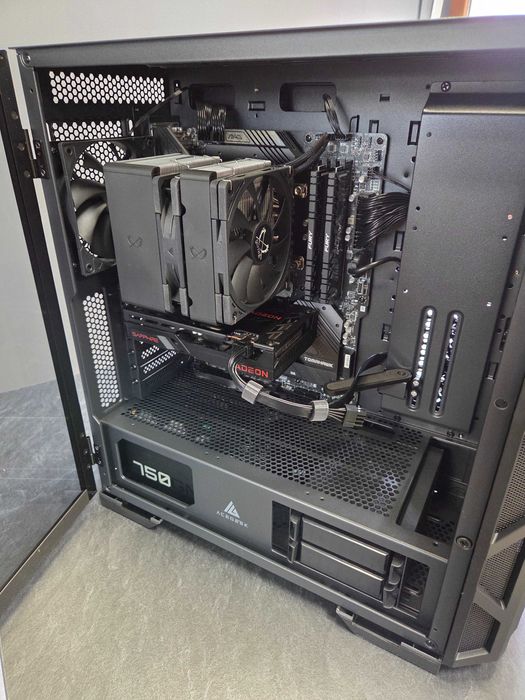 Calculator Gaming - Intel i7 12700, MSI B660 Tomahawk WiFi, 32GB DDR4 3600MHz, SSD 512GB WD, Sursa Gigabyte 750W 80+Gold, Carcasa Midtower