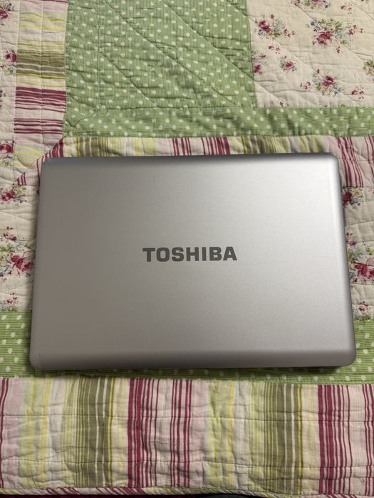 Vand urgent laptop stare excelenta nu e spart/lovit