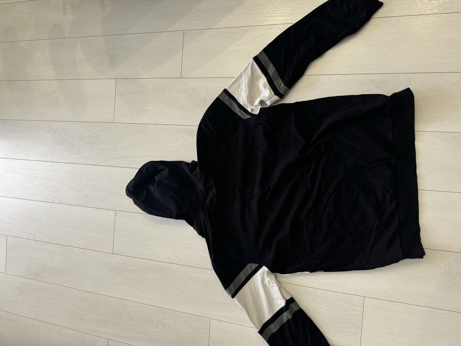 Тънки блузи. Продават се в комплект.