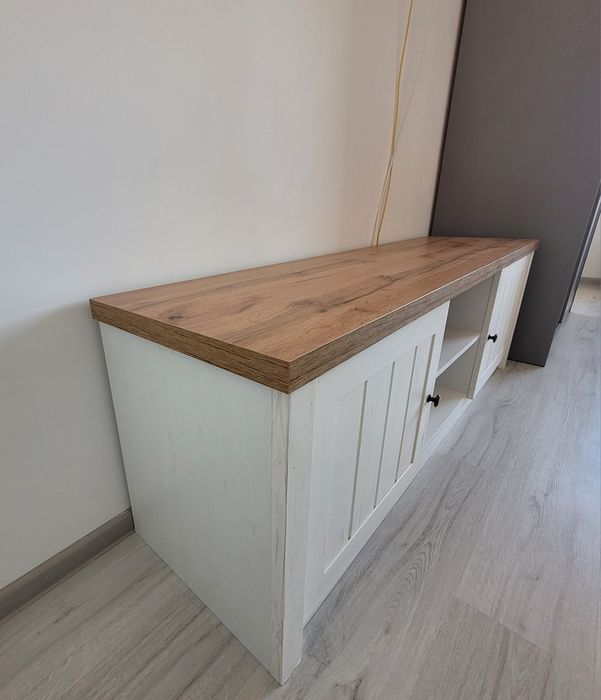 Comodă TV albă cu blat lemn – ca nouă