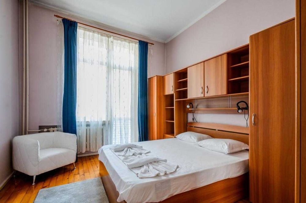 Продава се Тристаен апартамент в София, Център - 95 кв.м за 4422 €/кв.м - Снимка #4