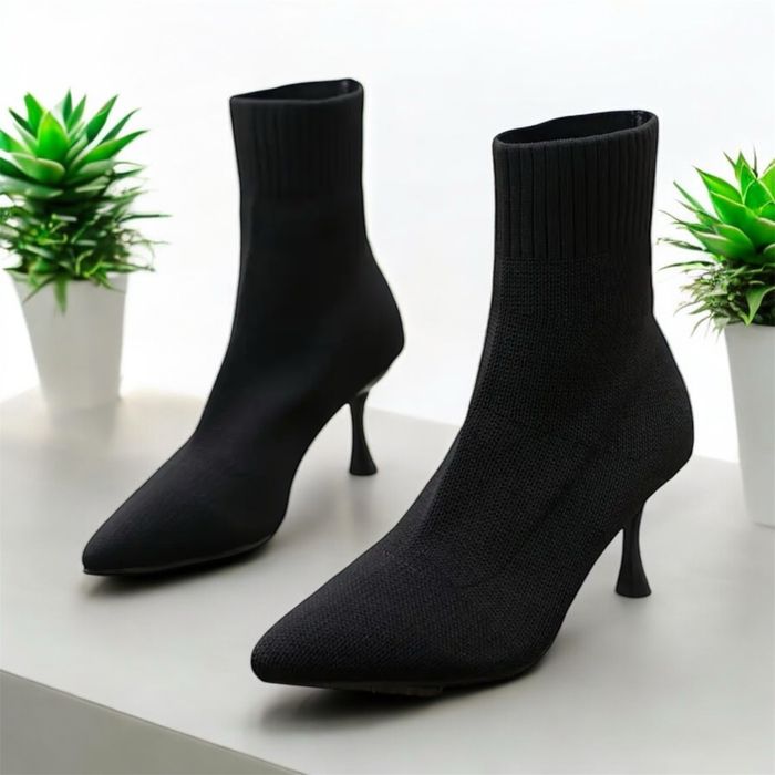 ПРОМО 36-40 Модерни и конфортни дамски боти тип чорап и удобен ток