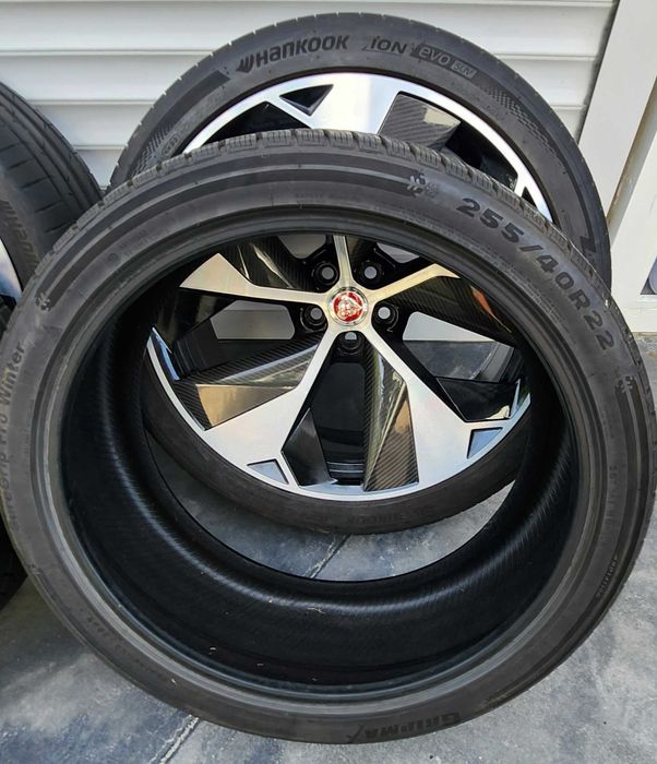 Vând roți complete 22" anvelope plus jante