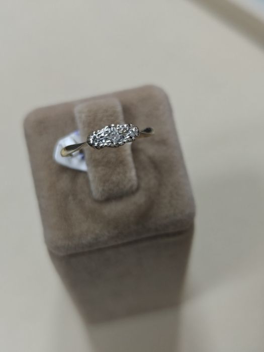 Inel aur 18k 1.47gr cu 3diamante 0.015ct montate in platina (r)