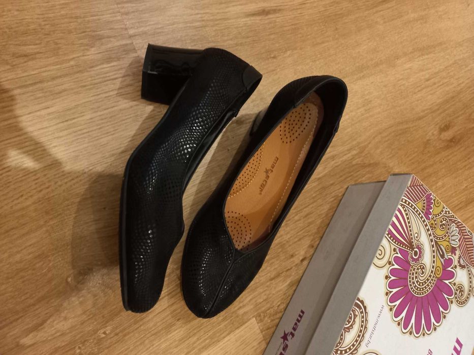 Продавам нови пролетно-есенни обувки .