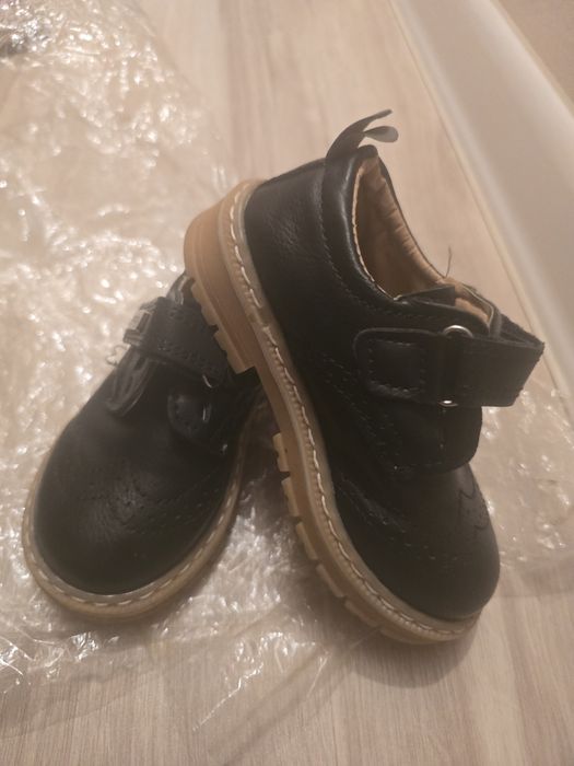 Продаю детскую обувь