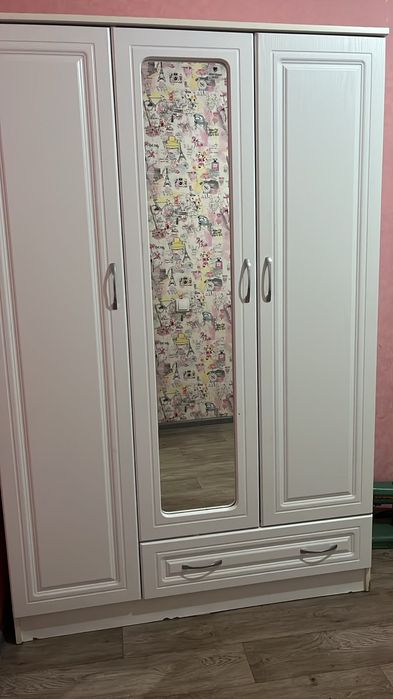 Шифонер 3 есікті,  айнасымен