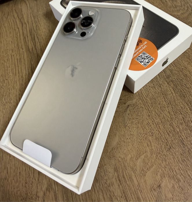 iPhone 15 PRO MAX • 256 GB • 96% Bateria