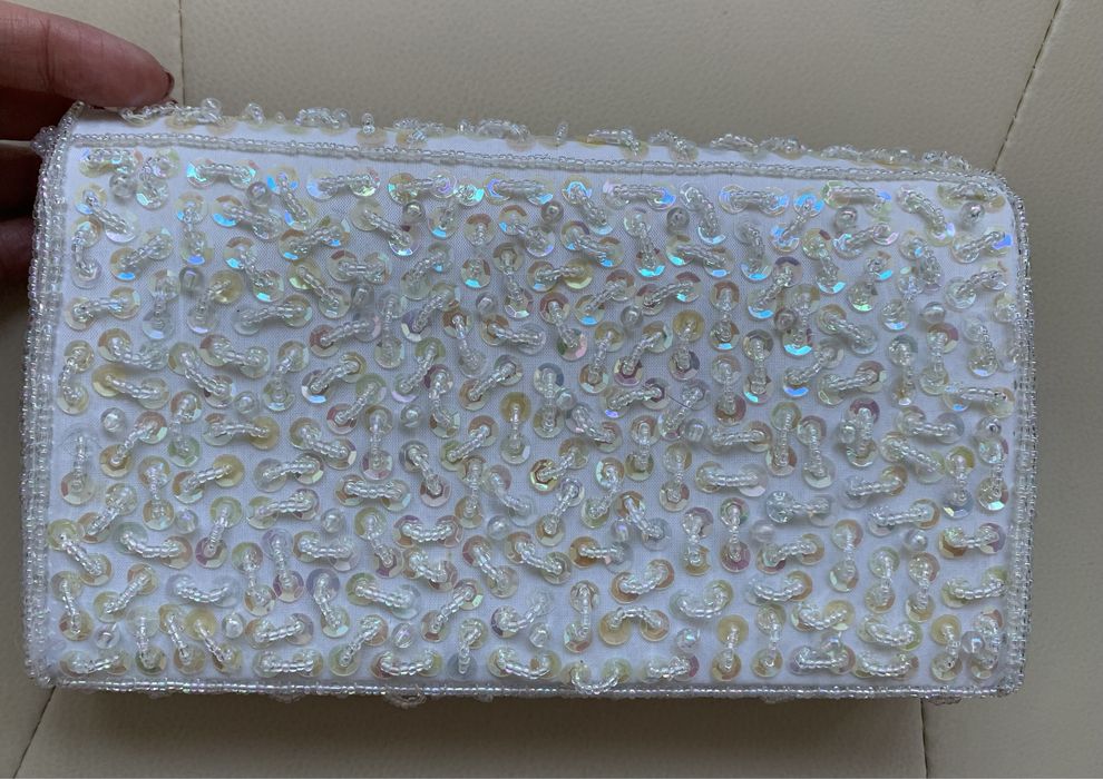 Poșeta / plic ivoire/ alb vintage  cusuta manual ca paiete si margele