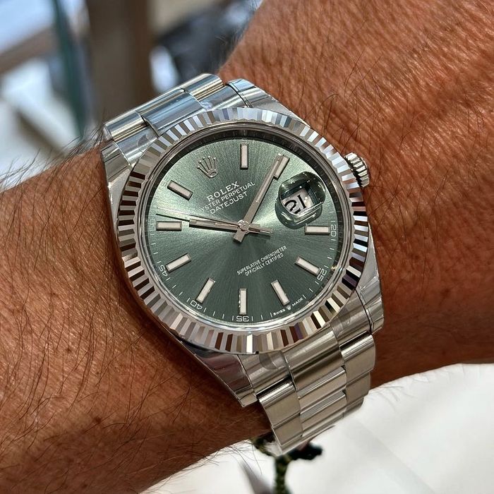 rolex datejust mint 41,mm green dial oyster