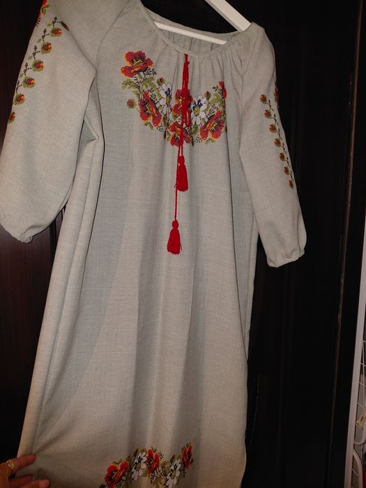 Rochie brodată manual