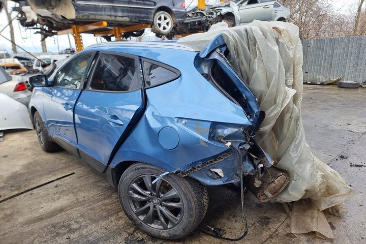 scaune fata spate bancheta scaune interior piele plafoniera spira volan timonerie kit pornire ambreaj volanta  Hyundai IX35 motor 2.0crdi D4HA dezmembrez