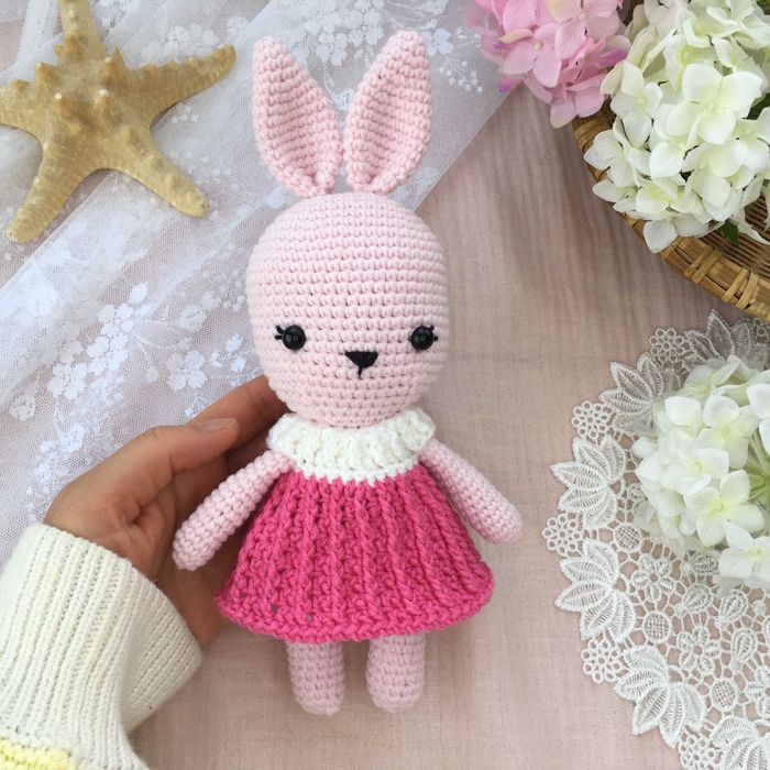 Плетена играчка зайче