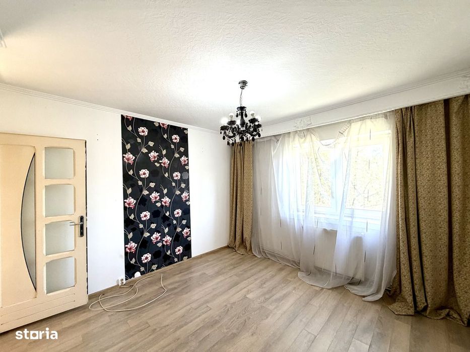 Apartament 3 camere 70 mp etaj 1 cartier Brădet izolat termic interior