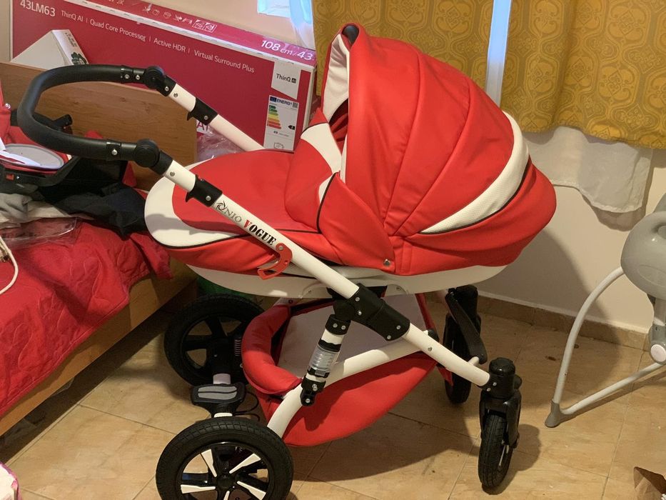 Детска количка и детско столче за кола