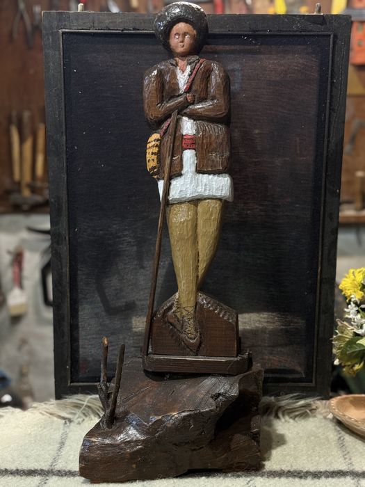 Sculptura manuala fin lemn