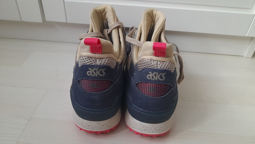 Маратонки Asics нови