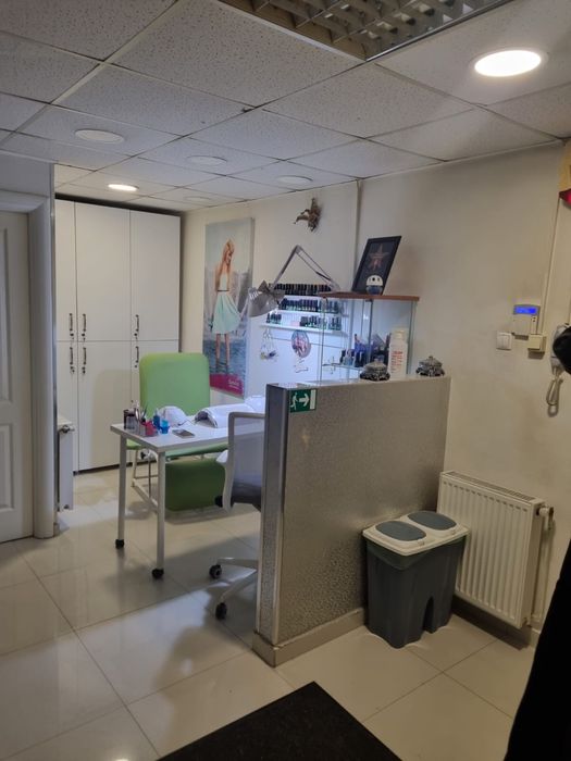 Salon infrumusetare de vanzare/inchiriat