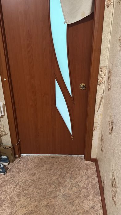 Отдам даром двери, шкаф, плинтус