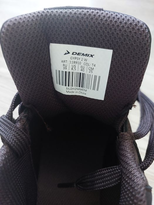 Кроссовки. новые.