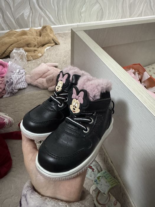 Новые очень теплве  и краствые , не одевали есть бирка