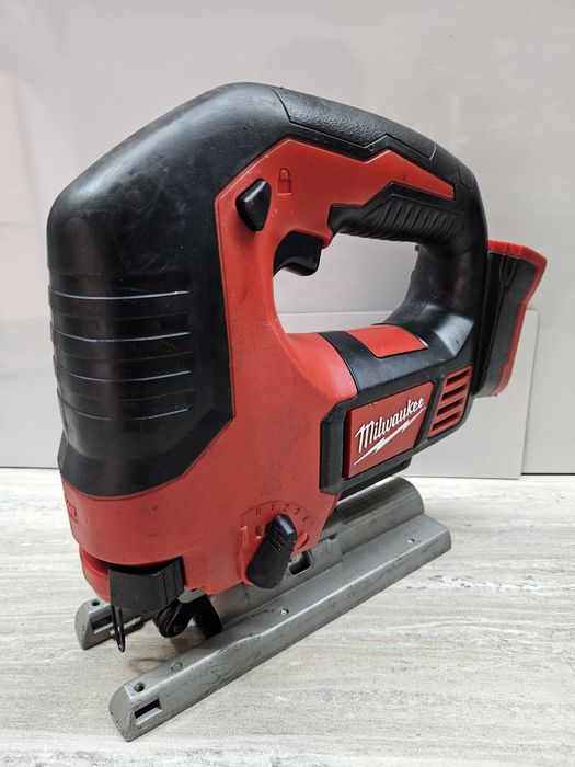 Milwaukee Зеге M18BJS 18V.
