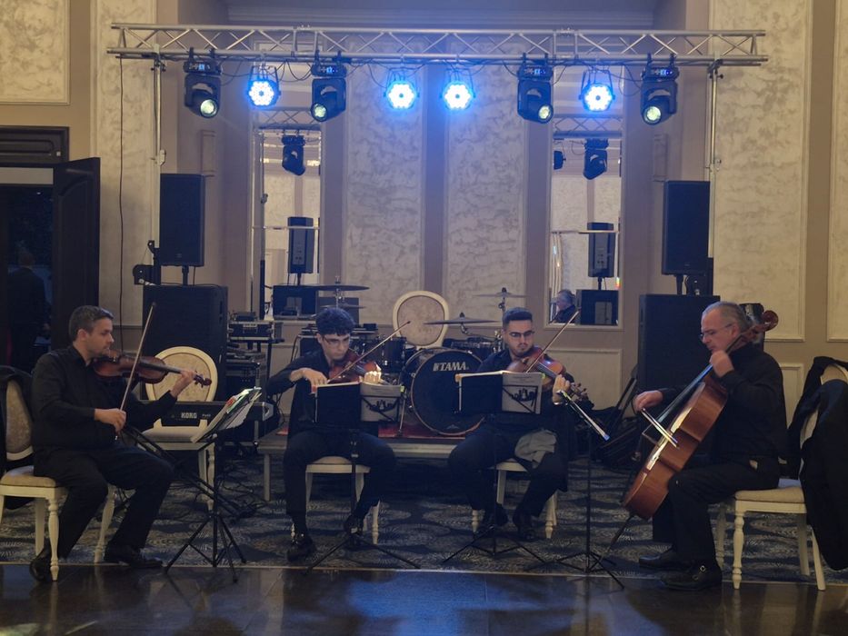 Sistem sonorizare formatii live schela de lumini de inchiriat