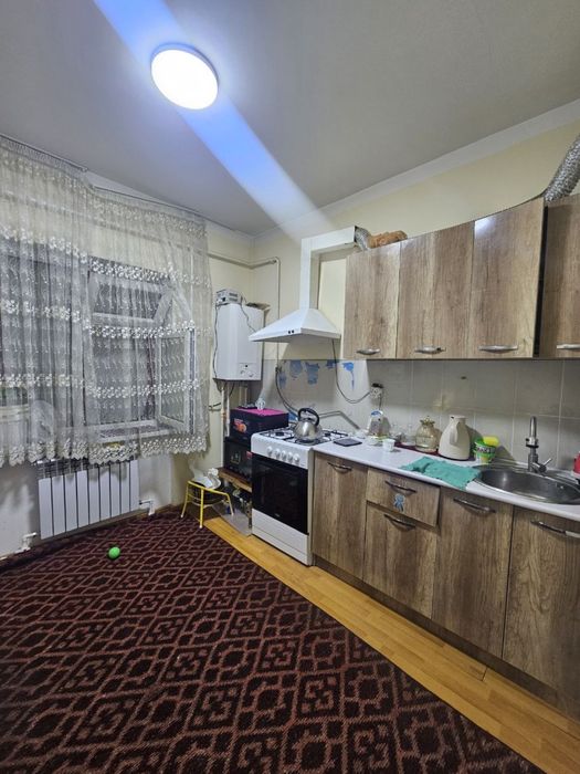 Сергели 8 худуд 2/7/7 срочно сотилади