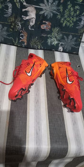 Футболни обувки/ бутонки