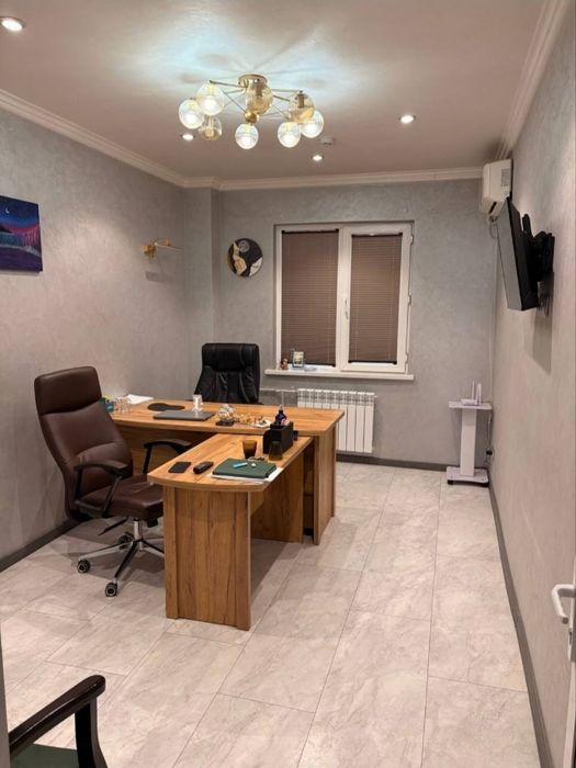 Ул.нукус Бутик Гламур сдаётся офис 2х-комнатный 72м2.