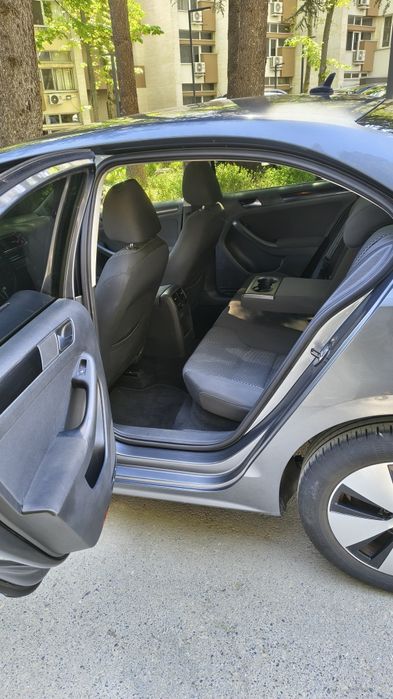 Vw jetta 1.6 tdi Bluemotion 2011г. СПЕШНО