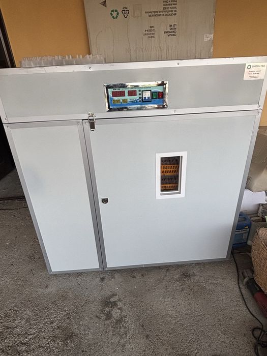 Incubator peofesional 1056 oua gaina