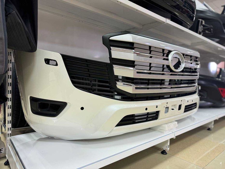 Бампер передний (оригинал) на Toyota Land Cruiser 300